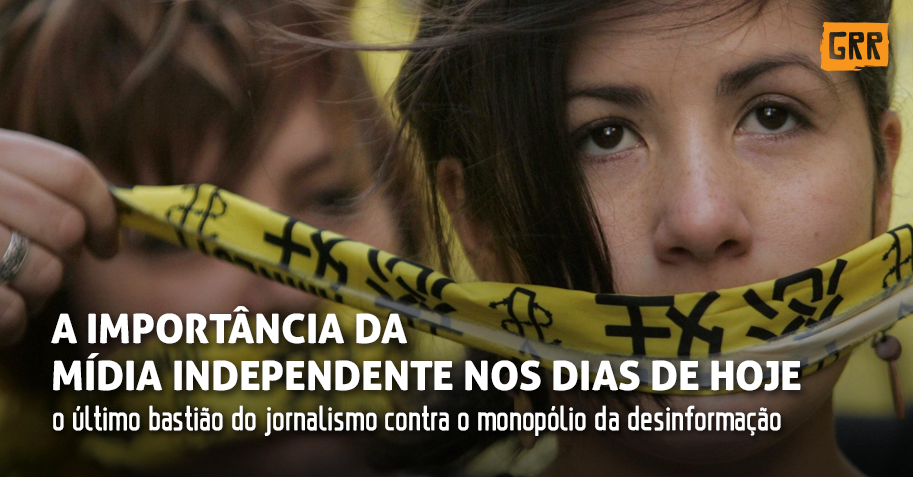 A importância da mídia independente nos dias de hojePor Francisco ToledoFaz tempo que, no Brasil, a maioria da população já não se sente mais confortável com o posicionamento dos grandes veículos de comunicação - principalmente na televisão. Mas pouco se fala sobre a importância da construção de uma mídia independente diante de retrocessos e monopólio - o último bastião do jornalismo contra a desinformação.[[MORE]]O ano é 1999. A cidade é Seattle, nos Estados Unidos. Protestos explodiram pela cidade contra o Banco Mundial, naquilo que seria reconhecido no futuro como o &ldquo;movimento anti-globalização&rdquo;. Foi naquela mesma época onde a Internet ganhava impulso nos Estados Unidos e Europa. E foi a Internet que tornou possível uma visão mais independente daquilo que ocorria nas manifestações e mobilizações políticas - surge o Centro de Mídia Independente.De lá pra cá, muita coisa mudou. As redes sociais surgiram, com toda a força. Twitter e Facebook se tornaram plataformas de relacionamento, mas ao mesmo tempo uma espécie de palco para discussões e divulgação de visões políticas. A mídia independente cresceu, e com ela o seu público.Se em 1999 o acesso ao Centro de Mídia Independente era tímido, não se pode dizer o mesmo dos atuais grupos de comunicação independentes. Agora, estão espalhados ao redor do mundo, com uma rede de comunicação baseada na horizontalidade, se perpetuando através de outras mobilizações populares, como os Indignados na Espanha e o Occupy nos Estados Unidos.E por outro lado, a mídia convencional ainda não parece estar preparada para isso. Principalmente no Brasil.Apesar de que a maioria da população no Brasil ainda não tenha acesso direto aos conteúdos produzidos por coletivos como o Guerrilha, a desconfiança dessa mesma parcela em relação aos veículos tradicionais (revistas, jornais e canais de televisão) é gigantesca. Seja por desaprovação de conteúdo produzido ou por posicionamento político, religioso ou moral. E isso não é de hoje.Faz tempo que essa desconfiança existe. Quem não se lembra de Leonel Brizola, tendo direito de resposta em pleno Jornal Nacional, onde disse mil e uma verdades sobre a Rede Globo? Desde lá o índice de confiança da população em geral já sofria uma queda brutal. Mas então, por que mesmo assim eles assistem e consumem a informação (ou desinformação) produzida pelos mesmos?O que deve ser debatido aqui são as formas que a mídia independente tem hoje de conseguir atingir esse público, essa grande maioria da população que mesmo sentindo a necessidade de ouvir &ldquo;um outro lado&rdquo;, acaba não tendo o mesmo acesso que eu ou você ao nosso conteúdo, e ao conteúdo de milhares de iniciativas independentes de comunicação e cultura.Raramente na história moderna casos assim ocorreram: a quebra de um poder da sociedade. Porque é isso que a grande mídia no geral, em todo mundo, é: um verdadeiro poder, ao lado do Estado, das empresas e das religiões. Algo que, para alguns, ainda é inquestionável. Mas para a maioria, já não é mais bem assim. Analisando tudo isso, o último bastião do jornalismo contra o monopólio da desinformação é a mídia independente. E para alcançarmos o &ldquo;impossível&rdquo;, é preciso pensar além do possível. Tentar ao máximo fugir do padrão exigido, dos mecanismos utilizados pelos grandes veículos, das táticas desonestadas empregadas no coração da grande mídia. De repente, um novo horizonte se abre. O impossível é sim, possível.E não basta sonhar. O crescimento da mídia independente é gradual, mas pode se tornar ainda mais forte - inclusive no Brasil. É necessário que tais iniciativas se unam em torno de um projeto em comum, pautando a democratização da mídia e novas formas de financiamento. Afinal, é o seu trabalho, o seu suor, o seu cansaço, a sua vida. Impossível não achar possível. Xô mesmice, xô!O que estamos por ver no futuro próximo é a democratização da rede contra a manipulação. Porque já nos perpetuamos no campo de batalha, e já apresentamos as nossas armas. O que falta, agora, é partirmos para o enfrentamento. E venceremos.Ativistas se mobilizam contra a lei da mordaça, na Espanha. Projeto afeta também o avanço das mídias independentes no país, após o &ldquo;up&rdquo; obtido pelas revoltas dos Indignados em 2011 | Foto: AFP» Francisco Toledo é fotógrafo e Gestor de Conteúdos e Projetos do coletivo Guerrilha GRR