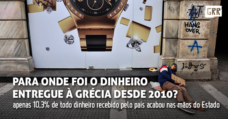 Para onde foi o dinheiro entregue à Grécia desde 2010?Por Eduardo GarzónDe 2010 até agora a Grécia recebeu muitíssimo dinheiro 262 bilhões de euros) das instituições europeias e do FMI. No entanto, só 10,3% de todo esse dinheiro acabaram nas mãos do Estado. [[MORE]]De 2010 até agora a Grécia recebeu muitíssimo dinheiro (262.060 milhões de euros) das instituições europeias e do Fundo Monetário Internacional (FMI), incluindo os dois resgates de 2010 e 2012 e também o empréstimo de emergência de 20 de julho de 2015. No entanto, só 10,3% de todo esse dinheiro (27 bilhões de euros) acabaram nas mãos do Estado. Os 89,7% restantes não serviram para cobrir despesa pública corrente (pensões, salários, segurança social, etc.) mas foram destinados a pagar a antigos credores e a recapitalizar bancos.Como se pode ver no gráfico abaixo, 32,4% de todo o dinheiro recebido foi utilizado para pagar a dívida que tinha sido contraída com bancos privados e com o Banco Central Europeu. Evidentemente que isso não aliviou (nem aumentou) a dívida pública da Grécia, já que a única mudança é que o novo credor deixa de ser um banco privado para passar a ser uma instituição europeia ou o FMI. Os títulos de dívida (e portanto o risco) mudam de mãos privadas para públicas, mas a dívida mantém-se. Evidentemente, o Estado grego não pôde utilizar esse dinheiro para a sua ação quotidiana.Mas esses antigos credores não emprestaram o seu dinheiro por solidariedade, mas para fazer negócio. Para isso, em cada ano cobravam e continuam a cobrar juros, que são os lucros que obtêm por terem emprestado o dinheiro. Bem, pois 15,7% de todo o dinheiro dado a Grécia foi usado para pagar esses juros da dívida aos credores. Neste caso sim se produz um aumento da dívida pública, já que a Grécia contrai uma nova dívida para com as instituições europeias e o FMI. Esse dinheiro também não pôde ser utilizado em despesa e investimentos públicos.Dois anos após de o risco de ter dívida pública grega ter passado progressivamente de mãos privadas para mãos públicas, foi feito um alívio da dívida. Este consistia em que de cada 100 euros que tinha que devolver o Estado grego só ia devolver 47 euros. Isto é, o Estado grego comprou por 47 euros muitos títulos de dívida avaliados em 100 euros, e para isso precisou utilizar muito dinheiro. Todo esse dinheiro foi-lhe facilitado pelas instituições europeias, e a quantidade representa 17,5% dos montantes recebidos até à data. Essa quantidade aumentou a dívida pública, e também não serviu para despesa e investimento estatal.Planilha em espanhol, pela Equipe de Análise Econômico da Fundação FECO Estado comprou muitos desses títulos de dívida aos próprios bancos gregos, que tiveram que registar importantes perdas (já que venderam por 47 euros algo que tinham comprado por 100). Para compensar essas perdas o Estado grego injetou neles muito dinheiro. E esse dinheiro provinha das instituições europeias e do FMI na forma de empréstimos, representando 18,6% dos montantes recebidos. É dinheiro que o Estado grego também não pôde utilizar para a sua atividade corrente, e que contribuiu para aumentar ainda mais a dívida pública.Outros 5,7% do dinheiro recebido foram utilizados para devolver dívida que se tinha contraído ao FMI e aos fundos europeus de resgate (Mecanismo Europeu de Estabilidade e Fundo Europeu de Estabilidade Financeira). Dinheiro que aumentou a dívida pública e que não serviu para despesa e investimentos do Estado.Por último, os restantes 10,3% também aumentaram a dívida pública mas sim chegaram às mãos do Estado, que utilizou essa quantidade para a sua atividade corrente (pagamento de salários, de pensões, de educação, etc).Em conclusão, se é verdade que o Estado grego recebeu muitíssimo dinheiro da Europa e do FMI, também é verdade que a maioria do mesmo só tem servido para 1) resgatar bancos privados, tanto nacionais como internacionais, 2) contribuir para o negócio bancário ao pagar juros, e 3) satisfazer pagamentos comprometidos com organismos internacionais; enquanto que só uma reduzida proporção de 10,3% serviu para levar a cabo despesa corrente do Estado grego.Imagem do filme Wall Street, de Oliver Stone: a ganância dos bancos e a necessidade da existência de Estados falidos para fazer o capitalismo funcionar